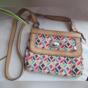 ✨ RETRO VIBES ALERT! ✨ Fossil Key-Per Crossbody 🔑🌈